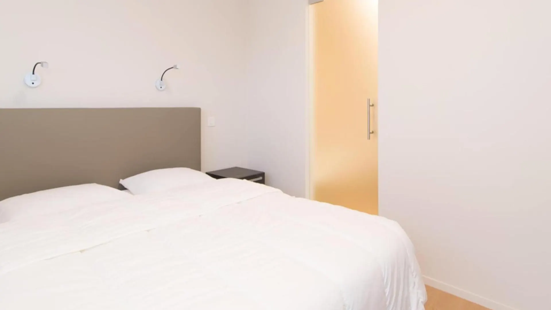 Centrally Located Apartment With Spacious Terrace Ostend