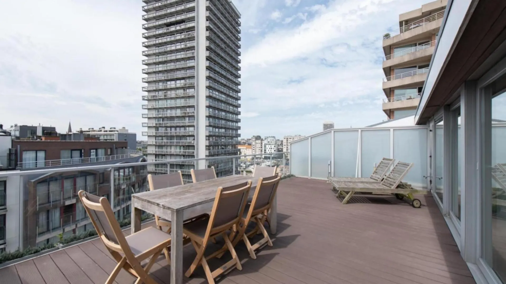 Centrally Located Apartment With Spacious Terrace Ostend