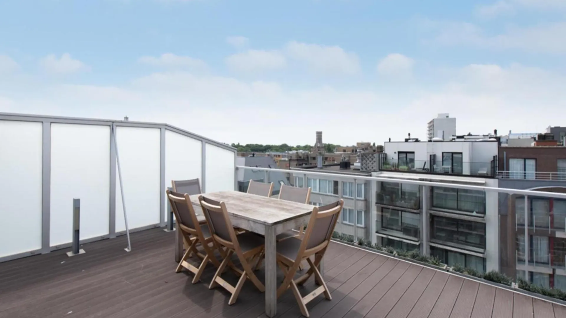 Centrally Located Apartment With Spacious Terrace Ostend