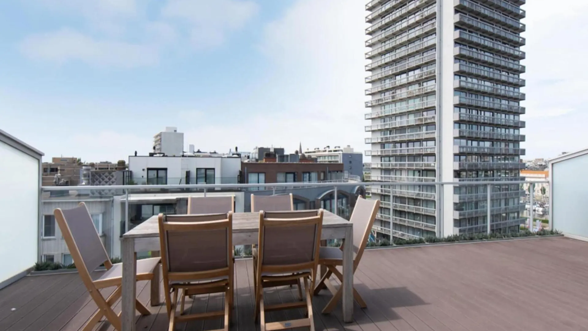 Centrally Located Apartment With Spacious Terrace Ostend