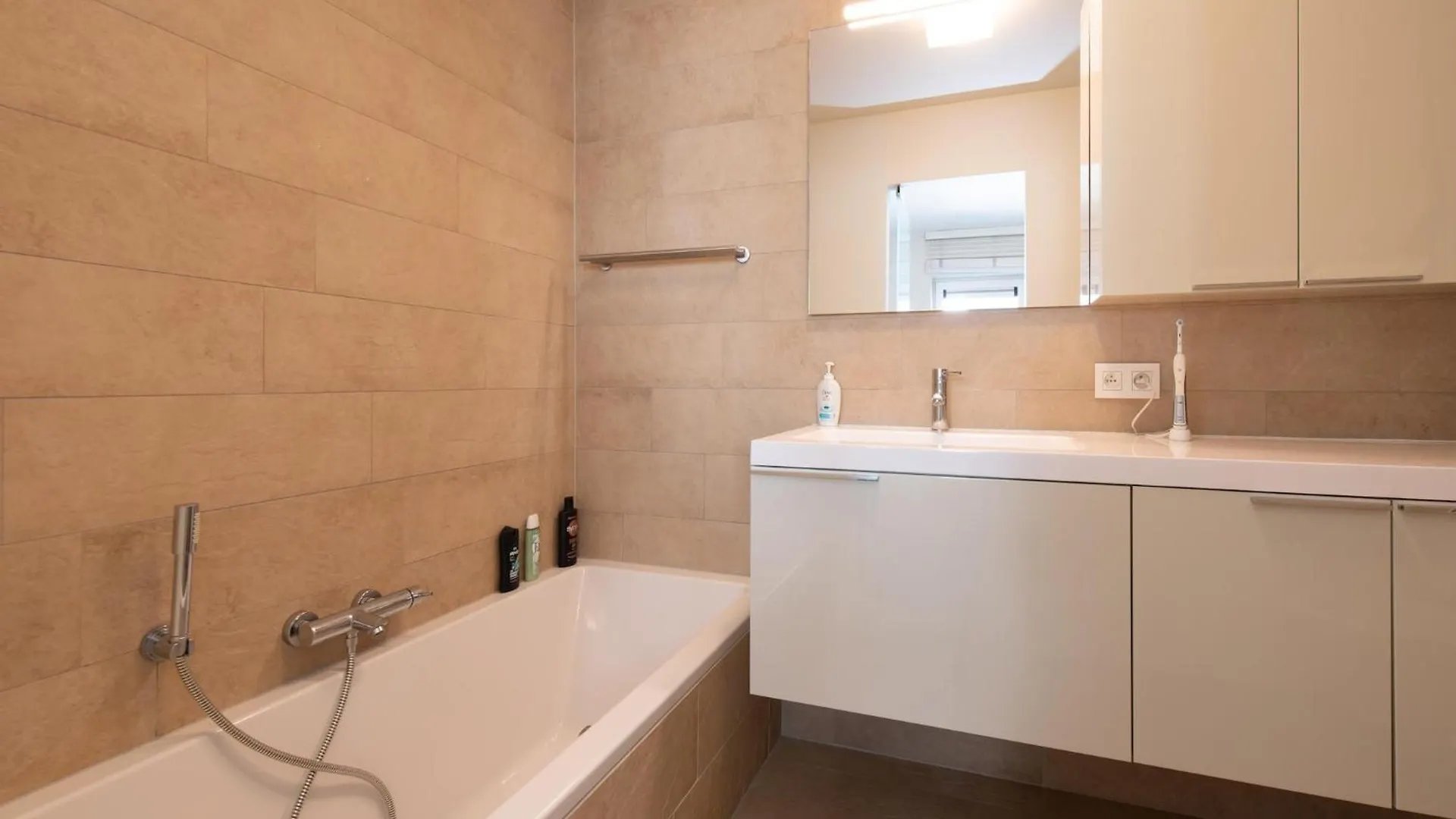 Centrally Located Apartment With Spacious Terrace Oostende 0*,
