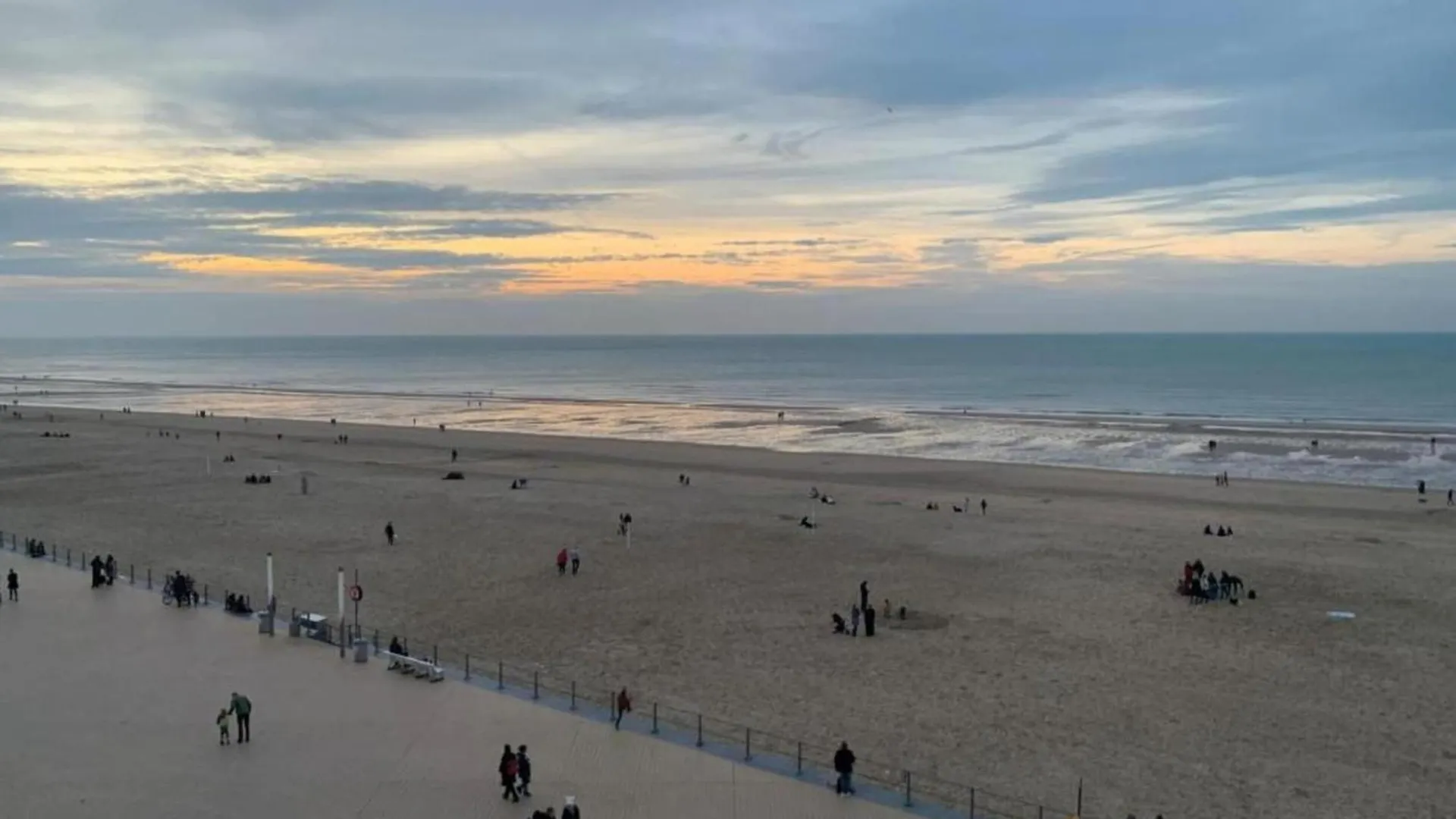 Centrally Located Apartment With Spacious Terrace Oostende 0*,