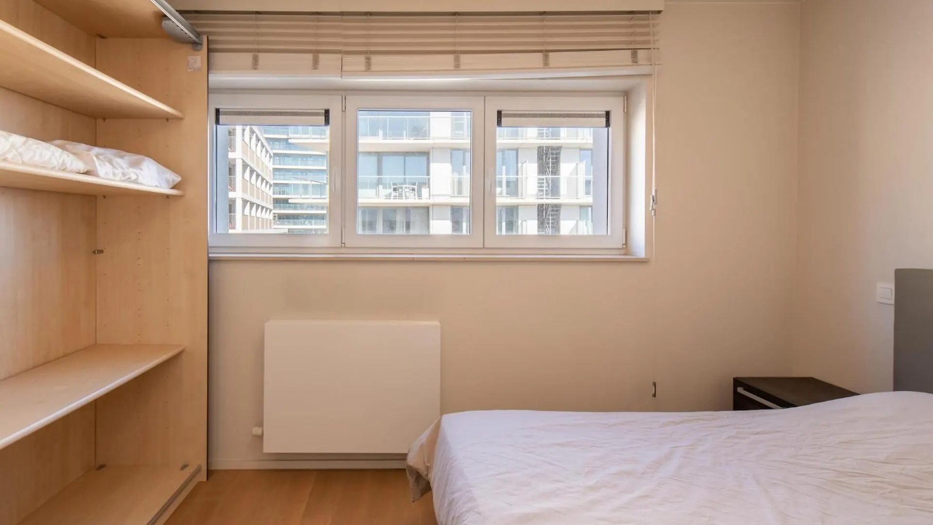 Centrally Located Apartment With Spacious Terrace 오스텐드