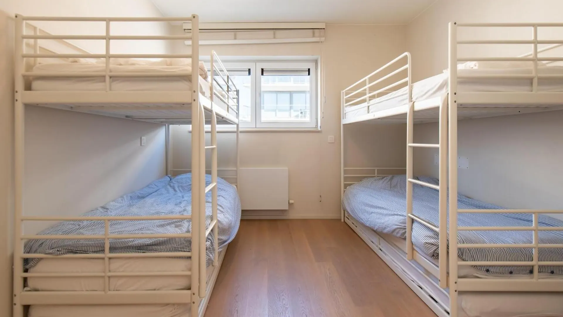Centrally Located Apartment With Spacious Terrace 오스텐드 벨기에